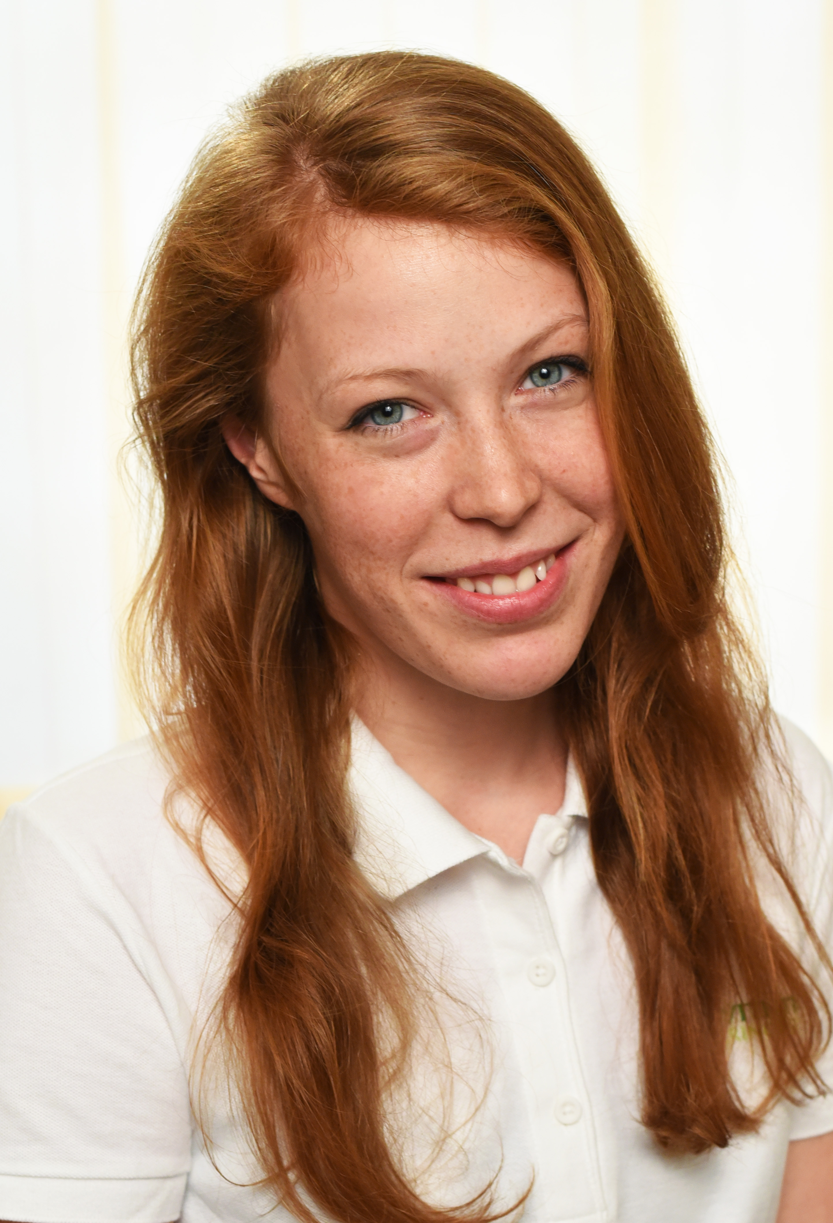 /assets/media/csikos-anna-sara.jpg